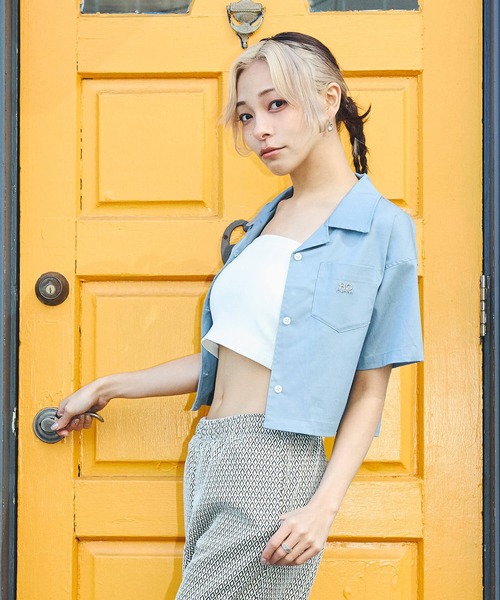 DURAS(デュラス)の「オープンカラークロップシャツ(シャツ/ブラウス・レディース・サックスブルー/ブラック/オフホワイト・SMALL/MEDIUM)」の4枚目の写真