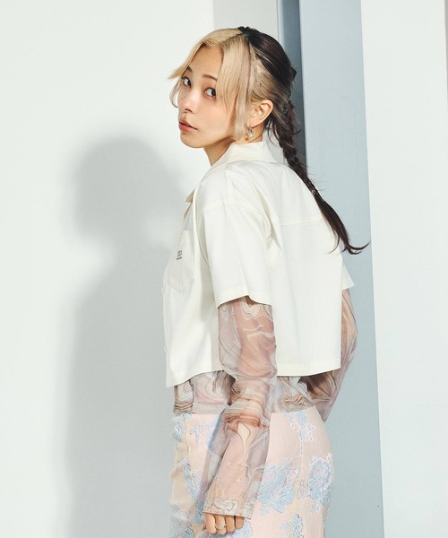 DURAS(デュラス)の「オープンカラークロップシャツ(シャツ/ブラウス・レディース・サックスブルー/ブラック/オフホワイト・SMALL/MEDIUM)」の8枚目の写真