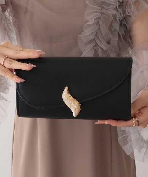 Lace Ladies（レースレディース）の「リーフ モチーフ付き レザー調 スクエア バッグ（クラッチバッグ・レディース・ブラック/シルバー・FREE）」の3枚目の写真