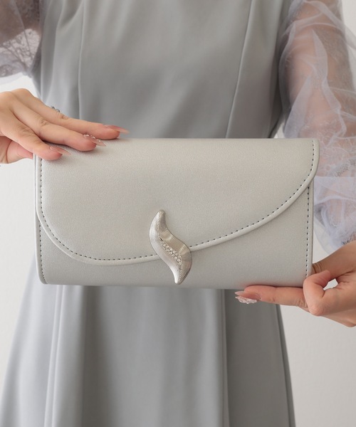 Lace Ladies（レースレディース）の「リーフ モチーフ付き レザー調 スクエア バッグ（クラッチバッグ・レディース・ブラック/シルバー・FREE）」の11枚目の写真