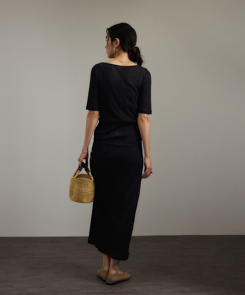 SALON adam et rope'(サロン アダム エ ロペ)の「nu=layerジェントルVネックシアーTシャツ(Tシャツ/カットソー・レディース・ライトグレー/レッド/ホワイト/ブラック・FREE)」の13枚目の写真