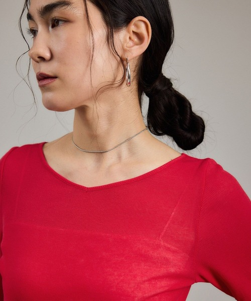 SALON adam et rope'(サロン アダム エ ロペ)の「nu=layerジェントルVネックシアーTシャツ(Tシャツ/カットソー・レディース・ライトグレー/レッド/ホワイト/ブラック・FREE)」の18枚目の写真
