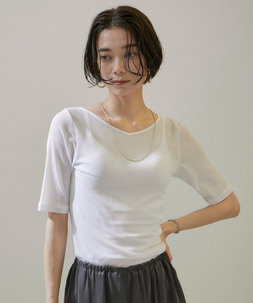SALON adam et rope'(サロン アダム エ ロペ)の「nu=layerジェントルVネックシアーTシャツ(Tシャツ/カットソー・レディース・ライトグレー/レッド/ホワイト/ブラック・FREE)」の19枚目の写真
