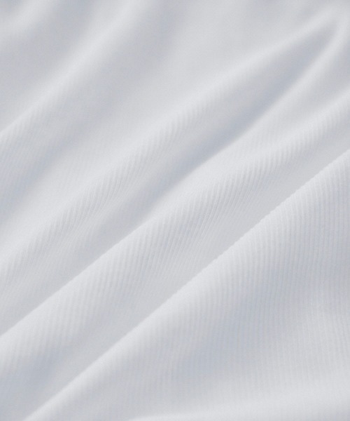 SALON adam et rope'(サロン アダム エ ロペ)の「nu=layerジェントルVネックシアーTシャツ(Tシャツ/カットソー・レディース・ライトグレー/レッド/ホワイト/ブラック・FREE)」の7枚目の写真