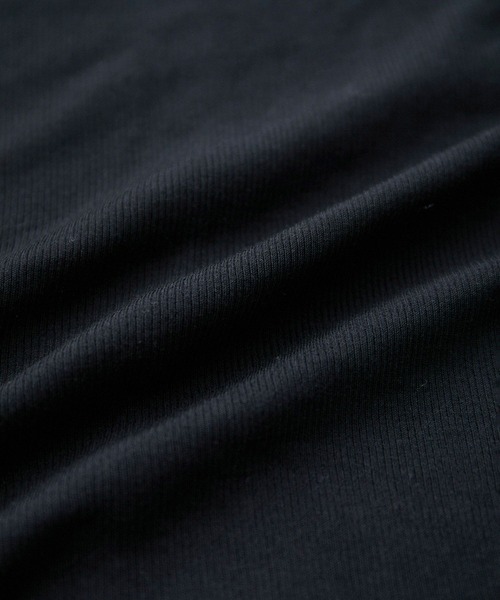 SALON adam et rope'(サロン アダム エ ロペ)の「nu=layerジェントルVネックシアーTシャツ(Tシャツ/カットソー・レディース・ライトグレー/レッド/ホワイト/ブラック・FREE)」の8枚目の写真