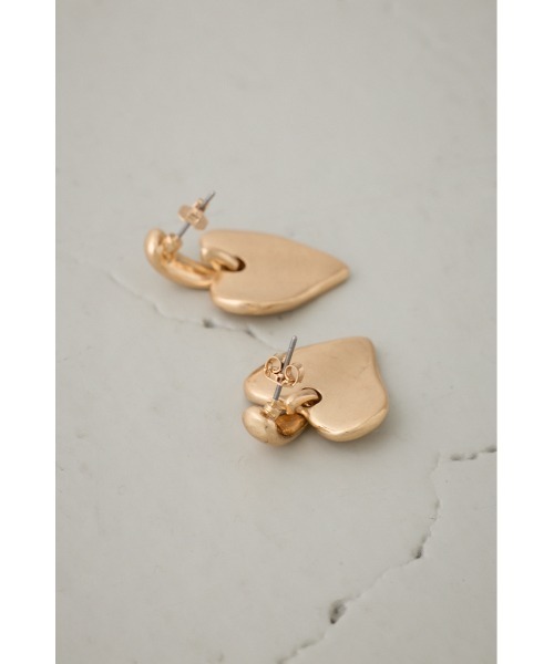 AZUL by moussy(アズールバイマウジー)の「ハートモチーフスウィングピアス(ピアス(両耳用)・レディース・シルバー/ゴールド系その他・FREE)」の14枚目の写真