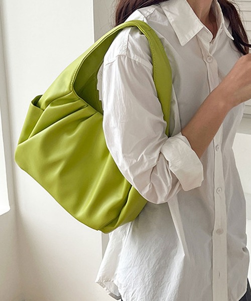 florist(フローリスト)の「レザータッチワンハンドルギャザーバッグ / 500mlペットボトル収納可(ハンドバッグ・レディース・ホワイト/ブラック/ライム/シルバー/キャメル・FREE)」の1枚目の写真