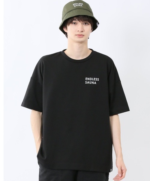 TAKA-Q(タカキュー)の「【サウナ キャンプ アウトドア】タカキュー Sauna Camp×T/Q ロゴ クルー 半袖 Tシャツ(Tシャツ/カットソー・メンズ・ホワイト/ブラック・MEDIUM/LARGE/X-LARGE)」の2枚目の写真