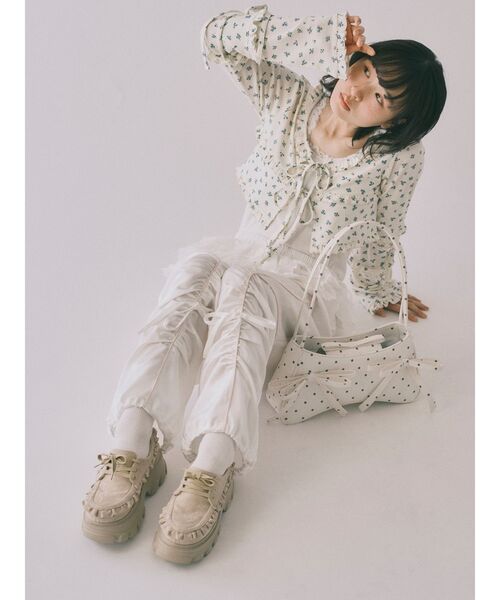 merry jenny（メリージェニー）の「サテンフリルワイドパンツ（その他パンツ・レディース・ピンク/オフホワイト/ライトブルー・FREE）」の4枚目の写真