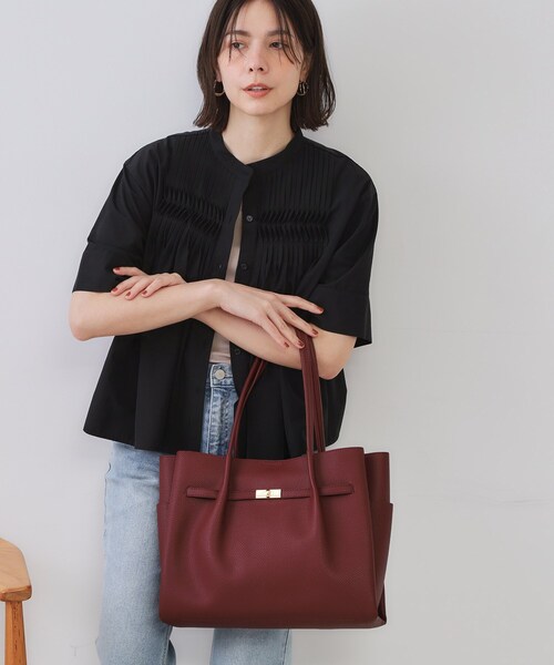 OPAQUE.CLIP(オペークドットクリップ)の「【軽量/A4サイズ対応/通勤対応】フロントベルトデザイントートバッグ(トートバッグ・レディース・チャコールグレー/ブラック/ベージュ/アイボリー/ワイン系1/ブラウン系1/シルバー系9・00)」の16枚目の写真