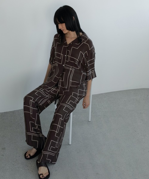 anuke（アンヌーク）の「Geometric Opencollar Shirts（シャツ/ブラウス・レディース・ブラウン/ネイビー・FREE）」の10枚目の写真