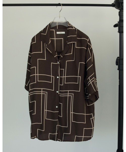 anuke（アンヌーク）の「Geometric Opencollar Shirts（シャツ/ブラウス・レディース・ブラウン/ネイビー・FREE）」の4枚目の写真