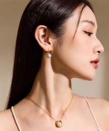 vacanza（ヴァカンザ）の「vacanzaコットンパールの霧光垂れ飾り・ピアス（ピアス（両耳用））」