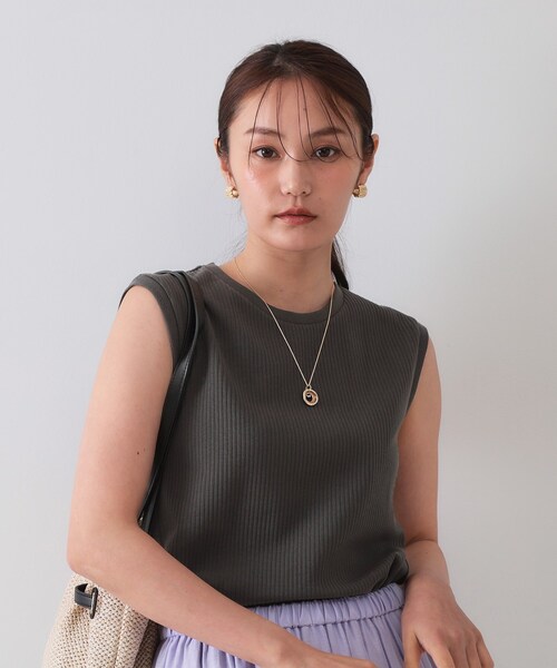 OPAQUE.CLIP(オペークドットクリップ)の「◆ノースリーブリブカットソー【洗濯機洗い可】(Tシャツ/カットソー・レディース・ホワイト/ダークグレー/ブラウン系その他/ブラック・42/40/38/36)」の3枚目の写真