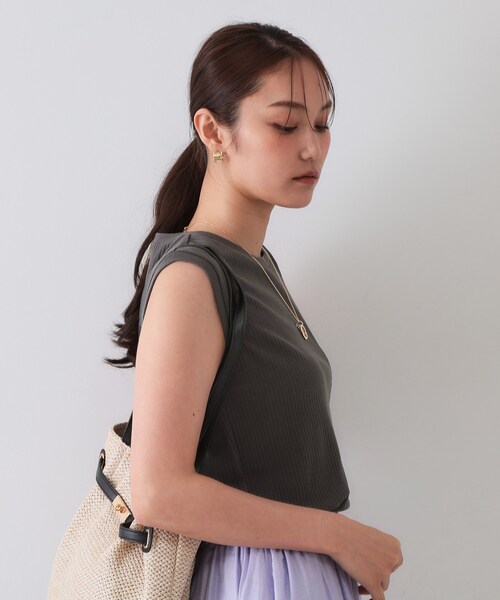 OPAQUE.CLIP(オペークドットクリップ)の「◆ノースリーブリブカットソー【洗濯機洗い可】(Tシャツ/カットソー・レディース・ホワイト/ダークグレー/ブラウン系その他/ブラック・42/40/38/36)」の5枚目の写真