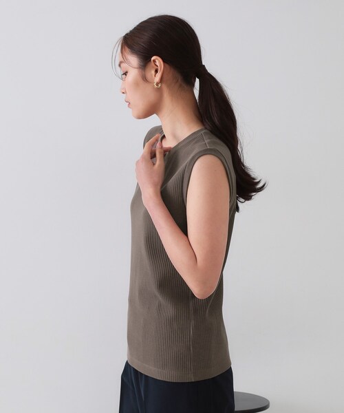 OPAQUE.CLIP(オペークドットクリップ)の「◆ノースリーブリブカットソー【洗濯機洗い可】(Tシャツ/カットソー・レディース・ホワイト/ダークグレー/ブラウン系その他/ブラック・42/40/38/36)」の18枚目の写真