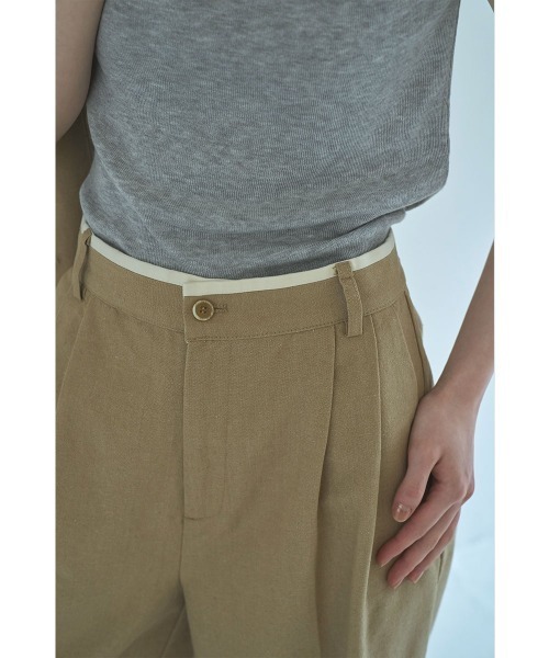 marjour（マージュール）の「WAIST PIPING LINEN BLEND PANTS（その他パンツ・レディース・ベージュ・M）」の2枚目の写真