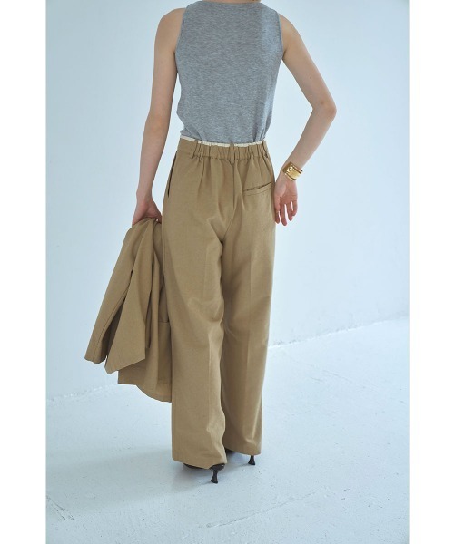 marjour（マージュール）の「WAIST PIPING LINEN BLEND PANTS（その他パンツ・レディース・ベージュ・M）」の5枚目の写真