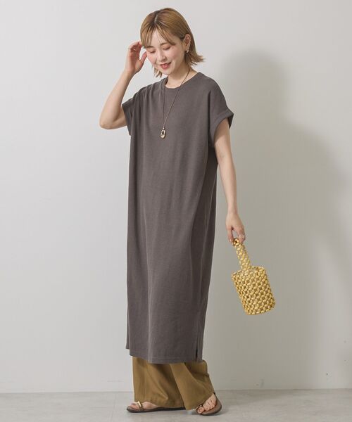 AMERICAN HOLIC（アメリカンホリック）の「ワッフルサイドスリット半袖ワンピース（ワンピース・レディース・オレンジ/チャコールグレー/ベージュ・M/L）」の2枚目の写真