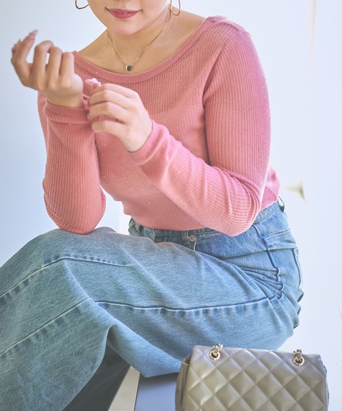 La boutique BonBon（ラブティックボンボン）の「【名品・ヘビロテアイテム】シアースパンコール2WAYリブニット（ニット/セーター・レディース・ブラック/オフホワイト/ピンク/ブラウン・FREE）」の5枚目の写真