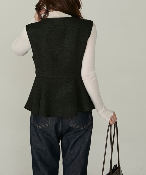 Cherir Mignon（シェリルミニョン）の「【Cherir Mignon】- Silhouette Couture -ゴールドボタンツイードアシメペプラムベスト（ベスト・レディース・ブラック/アイボリー・FREE）」の8枚目の写真