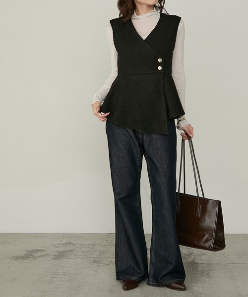 Cherir Mignon（シェリルミニョン）の「【Cherir Mignon】- Silhouette Couture -ゴールドボタンツイードアシメペプラムベスト（ベスト・レディース・ブラック/アイボリー・FREE）」の9枚目の写真