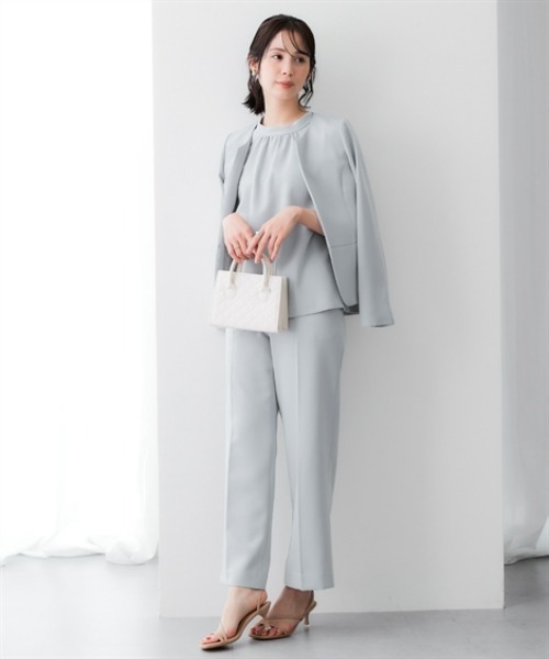 7days Life Styling(セブンデイズライフスタイリング)の「【レディーススーツ】ドビー素材ペプラムノーカラージャケットセットアップスーツ(ジャケット+前後2WAYブラウス+ワイドストレートパンツ)<大きいサイズ有>(スーツセット・レディース・グレー/ネイビー・S/M/L/LL/3L)」の3枚目の写真