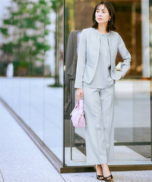 7days Life Styling(セブンデイズライフスタイリング)の「【レディーススーツ】ドビー素材ペプラムノーカラージャケットセットアップスーツ(ジャケット+前後2WAYブラウス+ワイドストレートパンツ)<大きいサイズ有>(スーツセット・レディース・グレー/ネイビー・S/M/L/LL/3L)」の6枚目の写真