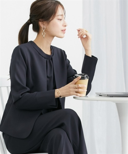 7days Life Styling(セブンデイズライフスタイリング)の「【レディーススーツ】ドビー素材ペプラムノーカラージャケットセットアップスーツ(ジャケット+前後2WAYブラウス+ワイドストレートパンツ)<大きいサイズ有>(スーツセット・レディース・グレー/ネイビー・S/M/L/LL/3L)」の7枚目の写真