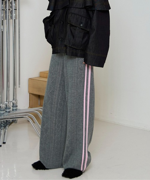 MAISON SPECIAL（メゾンスペシャル）の「Openwork Knitting Track Pants/透かし編みニットトラックパンツ■セットアップ対応■（その他パンツ・レディース・グレー/レッド/ホワイト・36/38）」の3枚目の写真