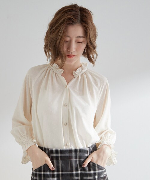 grove（グローブ）の「衿もとすっきり一枚で映える 涼しげ秋色チェックブラウス（シャツ/ブラウス・レディース・ボルドー/ネイビー系1/ブラック/ベージュ系その他5/オフホワイト・02/03/01/04/05）」の2枚目の写真