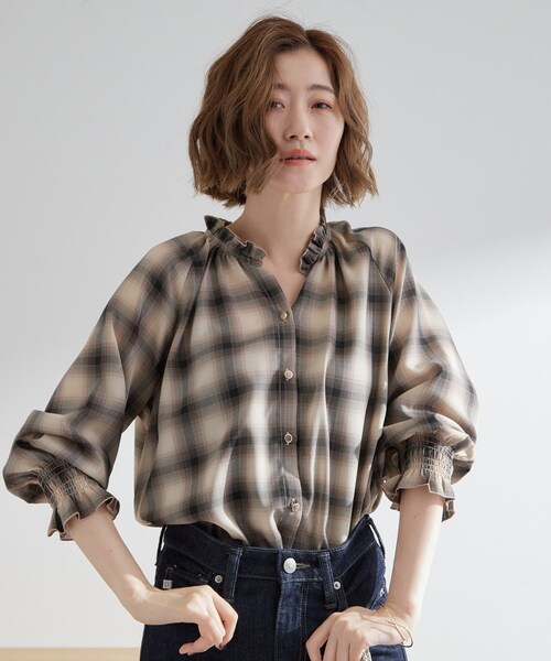 grove（グローブ）の「衿もとすっきり一枚で映える 涼しげ秋色チェックブラウス（シャツ/ブラウス・レディース・ボルドー/ネイビー系1/ブラック/ベージュ系その他5/オフホワイト・02/03/01/04/05）」の3枚目の写真