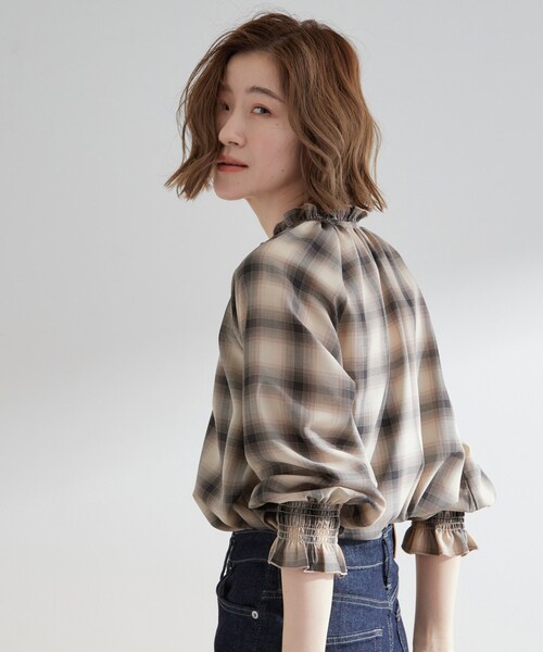 grove（グローブ）の「衿もとすっきり一枚で映える 涼しげ秋色チェックブラウス（シャツ/ブラウス・レディース・ボルドー/ネイビー系1/ブラック/ベージュ系その他5/オフホワイト・02/03/01/04/05）」の18枚目の写真