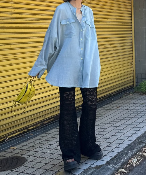 mi via loca(ミヴィアロカ)の「エアリーデニム 配色ステッチ バンドカラーシャツ(シャツ/ブラウス・レディース・ライトブルー/ブルー・FREE)」の18枚目の写真