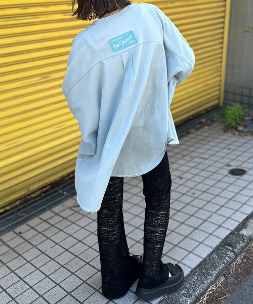 mi via loca(ミヴィアロカ)の「エアリーデニム 配色ステッチ バンドカラーシャツ(シャツ/ブラウス・レディース・ライトブルー/ブルー・FREE)」の15枚目の写真