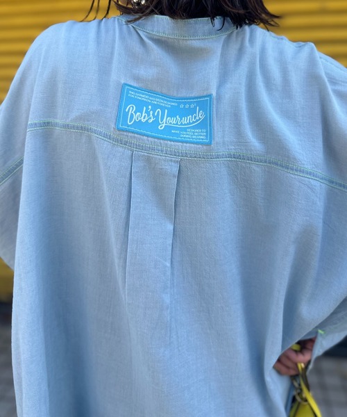 mi via loca(ミヴィアロカ)の「エアリーデニム 配色ステッチ バンドカラーシャツ(シャツ/ブラウス・レディース・ライトブルー/ブルー・FREE)」の17枚目の写真