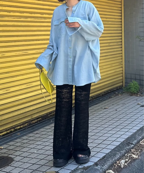 mi via loca(ミヴィアロカ)の「エアリーデニム 配色ステッチ バンドカラーシャツ(シャツ/ブラウス・レディース・ライトブルー/ブルー・FREE)」の19枚目の写真