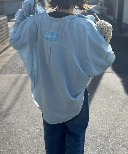mi via loca(ミヴィアロカ)の「エアリーデニム 配色ステッチ バンドカラーシャツ(シャツ/ブラウス・レディース・ライトブルー/ブルー・FREE)」の6枚目の写真