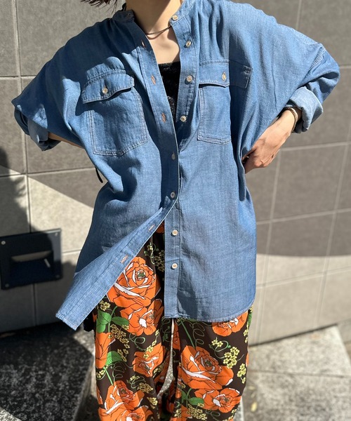 mi via loca(ミヴィアロカ)の「エアリーデニム 配色ステッチ バンドカラーシャツ(シャツ/ブラウス・レディース・ライトブルー/ブルー・FREE)」の11枚目の写真