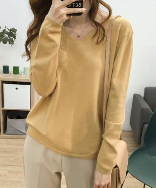 cammie（キャミー）の「Ｖネックユッタリベーシックニットトップス（ニット/セーター・レディース・ネイビー/イエロー/ホワイト/ブラック/グレー・FREE）」の5枚目の写真