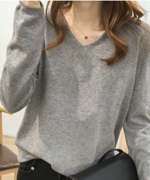 cammie（キャミー）の「Ｖネックユッタリベーシックニットトップス（ニット/セーター・レディース・ネイビー/イエロー/ホワイト/ブラック/グレー・FREE）」の17枚目の写真