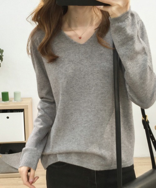 cammie（キャミー）の「Ｖネックユッタリベーシックニットトップス（ニット/セーター・レディース・ネイビー/イエロー/ホワイト/ブラック/グレー・FREE）」の16枚目の写真