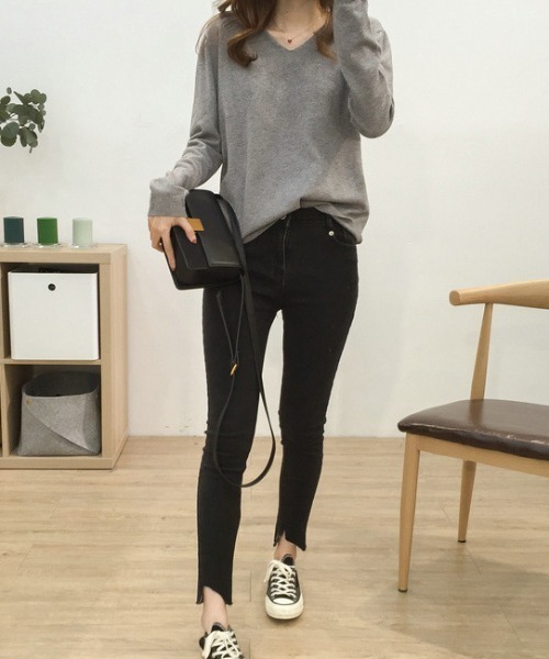 cammie（キャミー）の「Ｖネックユッタリベーシックニットトップス（ニット/セーター・レディース・ネイビー/イエロー/ホワイト/ブラック/グレー・FREE）」の19枚目の写真