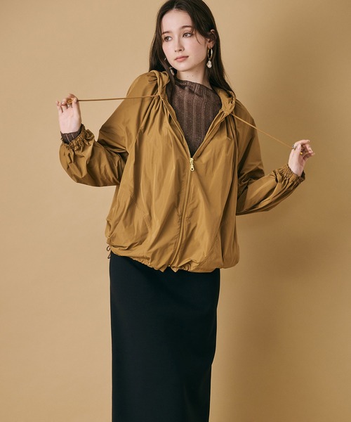 Audie a Muses(オーディアミューズ)の「たっぷりギャザーマウンテンパーカー(マウンテンパーカー・レディース・グレー/ブラック/キャメル・FREE)」の7枚目の写真