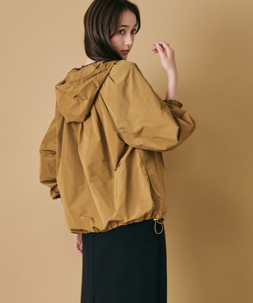 Audie a Muses(オーディアミューズ)の「たっぷりギャザーマウンテンパーカー(マウンテンパーカー・レディース・グレー/ブラック/キャメル・FREE)」の8枚目の写真