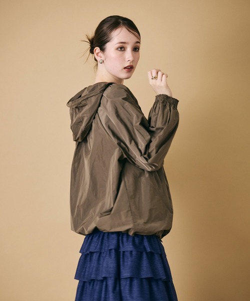 Audie a Muses(オーディアミューズ)の「たっぷりギャザーマウンテンパーカー(マウンテンパーカー・レディース・グレー/ブラック/キャメル・FREE)」の16枚目の写真