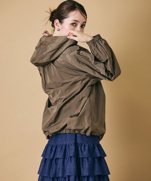 Audie a Muses(オーディアミューズ)の「たっぷりギャザーマウンテンパーカー(マウンテンパーカー・レディース・グレー/ブラック/キャメル・FREE)」の17枚目の写真