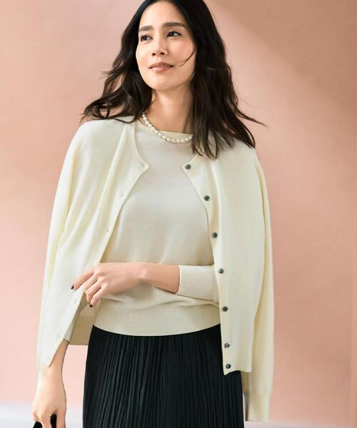 UNTITLED(アンタイトル)の「【洗える/アンサンブル可/ウール100%】ウールクルーカーディガン(カーディガン/ボレロ・レディース・ライトグレー/レッド系1/ブラック/ナチュラル/オフホワイト/ブルー系その他・48/44/04/03/02/01/00)」の2枚目の写真