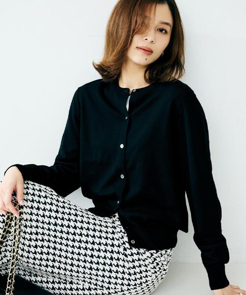 UNTITLED(アンタイトル)の「【洗える/アンサンブル可/ウール100%】ウールクルーカーディガン(カーディガン/ボレロ・レディース・ライトグレー/レッド系1/ブラック/ナチュラル/オフホワイト/ブルー系その他・48/44/04/03/02/01/00)」の3枚目の写真