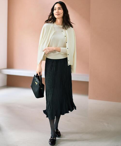 UNTITLED(アンタイトル)の「【洗える/アンサンブル可/ウール100%】ウールクルーカーディガン(カーディガン/ボレロ・レディース・ライトグレー/レッド系1/ブラック/ナチュラル/オフホワイト/ブルー系その他・48/44/04/03/02/01/00)」の9枚目の写真